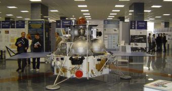 This is a scale model of the lander included in the Russian Phobos-Grunt mission