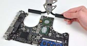 MacBook Pro teardown shows excessive amounts of thermal paste applied to the GPU and CPU