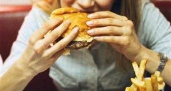 Eat more often to avoid bingeing on empty calories and unhealthy foods, experts say