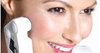 Tua Viso claims to fight wrinkles by stimulating the muscles in the face