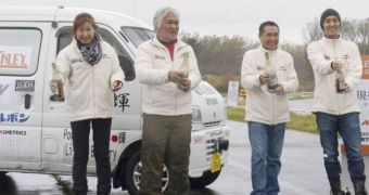 4 drivers take Suzuki van on record journey
