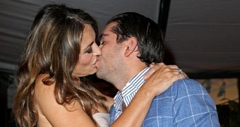 Elizabeth Hurley donates one of her kisses to AIDS charity