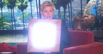 Ellen DeGeneres shows the first photo of the Ryan Gosling-Eva Mendes baby