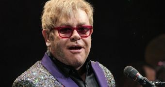 Elton John cancels concert on a very short notice “due to medical reasons,” fans are worried