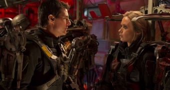 Tom Cruise and Emily Blunt in official “Edge of Tomorrow” still