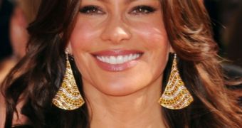 Emmys 2010: Sofia Vergara Takes It All Off for Comedy Win