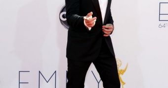 Jimmy Fallon cracks lots of jokes on the red carpet at the Emmy Awards 2012
