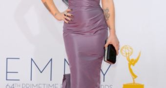 Kelly Osbourne in Zac Posen and $250,000 (€193,693) manicure at the Emmys 2012