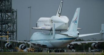 Endeavour sits atop the SCA at the KSC Shuttle Landing Facility, on September 17, 2012