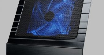 Enermax shows off its Aeolus N14 notebook cooling stand