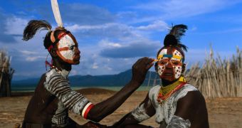 Ethiopia's Karo people use to paint their bodies to feel more confient