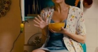 Eva Mendes Is One Insufferable Mom in 'Girl in Progress' Trailer