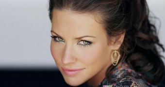 Evangeline Lilly is in talks for a role in the superhero movie "Ant-Man"
