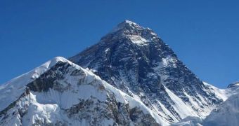 Mount Everest could provide NASA with some hints on how to detect alien life on exoplanets