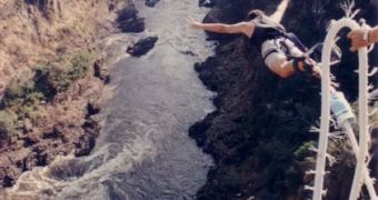 People who practice extreme sports such as bungee-jumping can accurately appreciate the distance between themselves and the ground