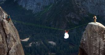 Couple getting married 3,000 feet in the air in Yosemite Park