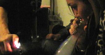 Facebook Scam Uses Miley Cyrus Bong Video as Lure