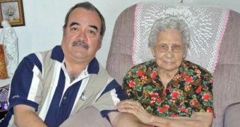 Maria "Mary" Colunia Segura-Metzgar - oldest Facebook user is 105