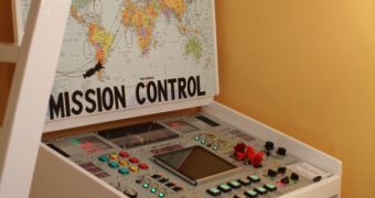 Father Builds Innovative NASA-Inspired Mission Control Desk for His Son