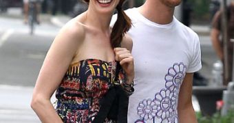 Anne Hathaway and fiancé Adam Shulman