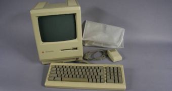 A Macintosh Plus from 1986, on display at the Missouri History Museum
