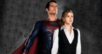 Superman’s got Lois Lane’s back in new “Man of Steel” photo