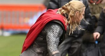 Chris Hemsworth is shooting for “Thor: The Dark World” on London set