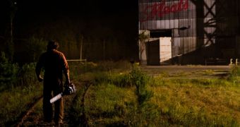 New “Texas Chainsaw 3D” photo shows Leatherface – or his back, better yet