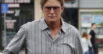Bruce Jenner wears a dress at home, paparazzi photos pop up online