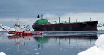 Gas tanker Ob River crosses the Arctic Ocean