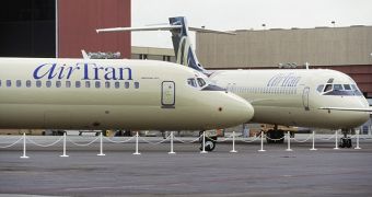 Air Tran Flight 265 makes detour when passenger tries to exit plane