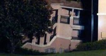 Central Florida vacation villa collapses as sinkhole forms