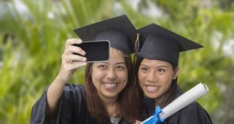 University of South Florida students are not allowed to take selfies during graduation ceremony