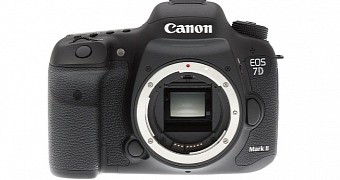 Canon EOS 7D Mark II used to shoot a sky dive