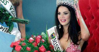 Former Miss Venezuela Monica Spear Mootz dies in failed car robbery
