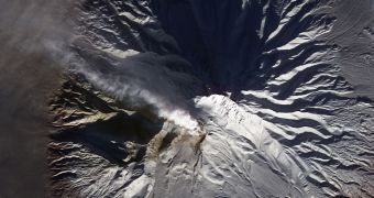 Four Russian Volcanoes Seen from Space Erupting at the Same Time – Gallery