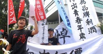 A Taiwan labor group stages a rally outside Hon Hai Precision Industry