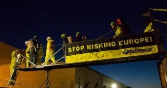 Greenpeace stages anti-nuclear power protest in France