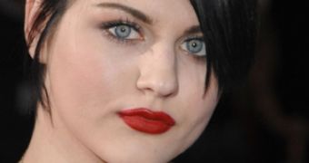 Frances Bean Cobain launches bitter attack against 15-year-old Ali Lohan via the Internet
