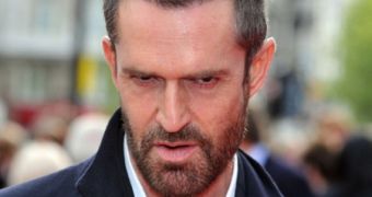 British actor Rupert Everett takes a low swing at Michael Jackson, upsetting fans