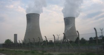 Image of the twin cooling towers of the Tricastin power plant
