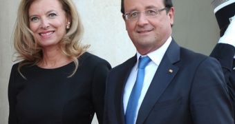 French President Francois Hollande confirms his split from wife Valerie Trierweiler after cheating rumors emerge