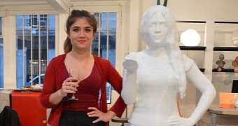 Frenchman 3D Prints His Fiancée in Full Size – Gallery