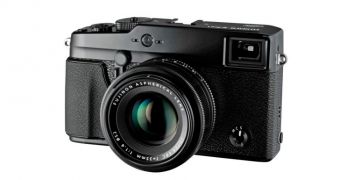 Fujifilm X-Pro1 interchangeable lens camera shows up on Amazon