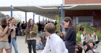 Funny Twerking Prom Proposal Goes Viral – Video