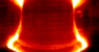 MIT physicists discover new method to keep plasma heat, while also allowing for contaminating particles to be removed from fusion reactions
