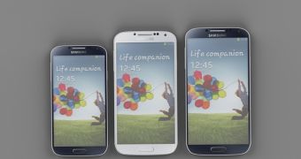 Samsung Galaxy S4 Mega next to Galaxy S 4, Galaxy S4 mini