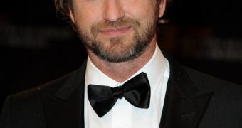 Gerard Butler talks about recent surfing accident, confirms he almost died