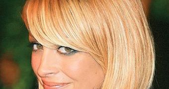 Nicole Richie's makeup places a lot of emphasis on her great eyes