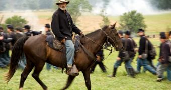A reenactment commences on the 150th anniversary of the Gettysburg battle